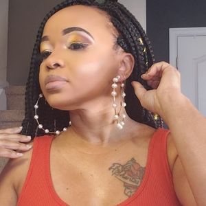 Oversize pearl hoop earrings